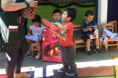 Jardin-Reina-de-la-Paz-entrega-regalos-SSCC-Fundacion36