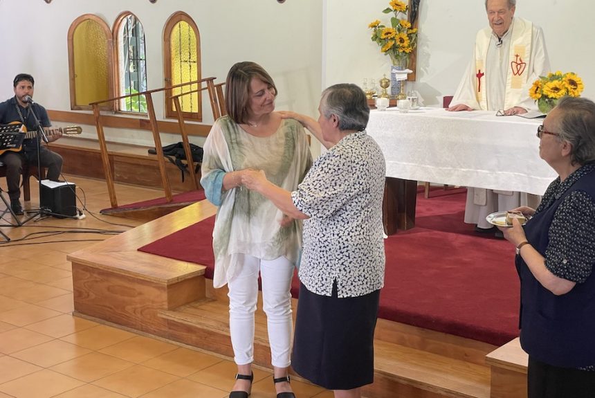 En celebración de la Buena Madre se distingue a Jimena Bustos y María Inés Risi por 25 años en el colegio