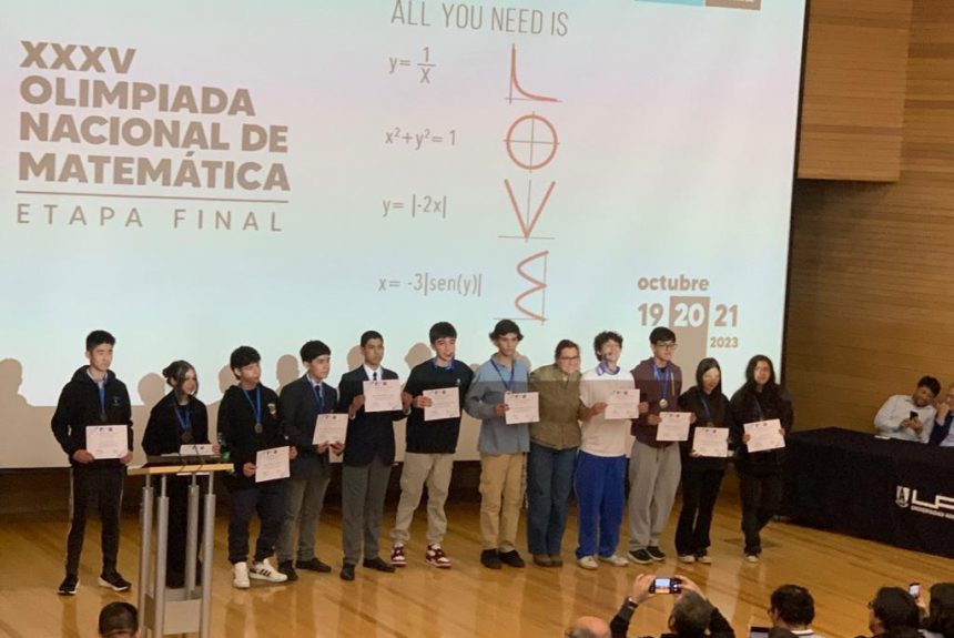 Nuestro colegio obtiene medalla de bronce en las Olimpíadas de Matemática: