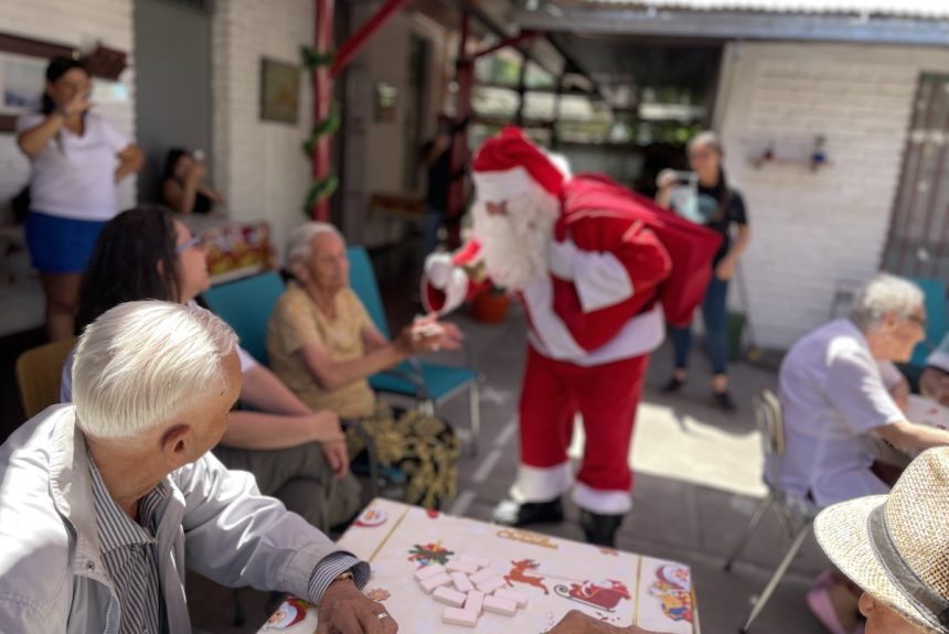 Almuerzo centro abierto padre Damián Fundación SSCC Colegio SSCC Providencia70 Fiesta de Navidad en Centro Abierto Padre Damián