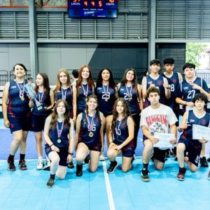 ¡Triunfo en básquetbol!