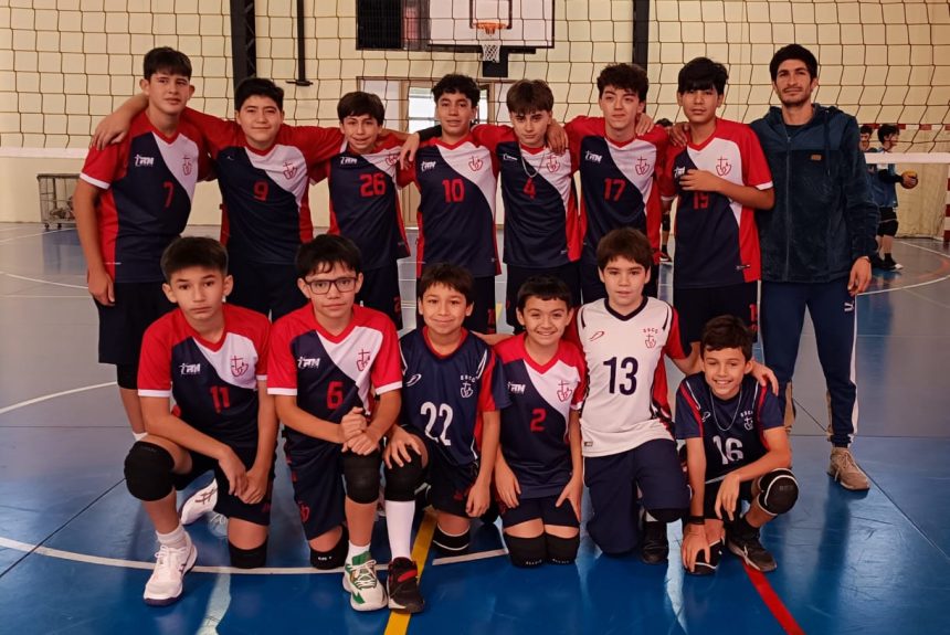 WhatsApp Image 2025-05-28 at 1.16.19 PM ¡Apoyemos a nuestro equipo de Volley varones!