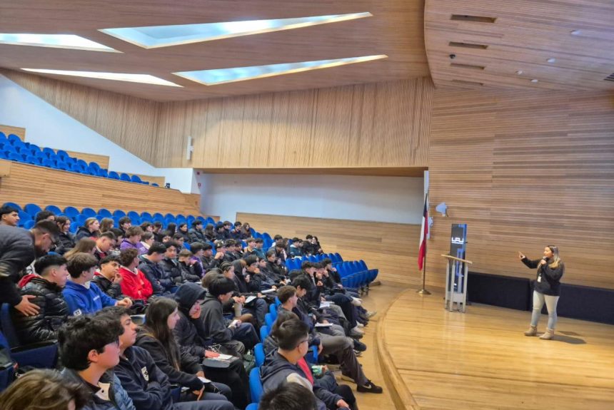 WhatsApp Image 2025-08-25 at 10.37.03 AM (3) Visita a la Universidad Adolfo Ibáñez: