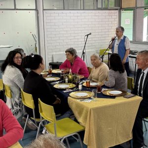 Almuerzo Centro padre Damián en colegio SSCC Providencia fundación Sagrados Corazones